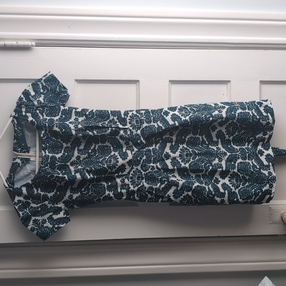 Green and white patterned dress - Picture 1 of 4